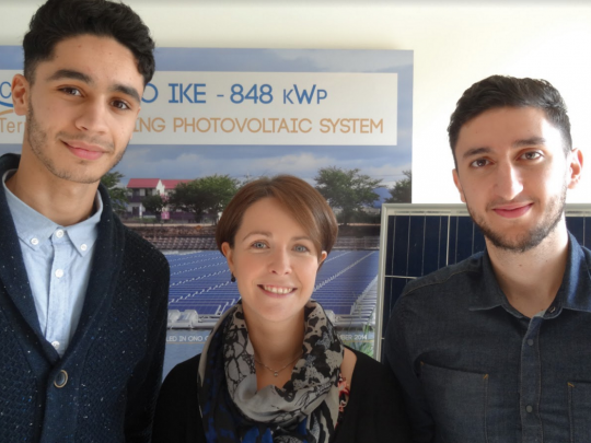 Degàd,Anass Ouadif, étudiant Centrale Lille, bénéficiaire du programme Emergence au côté de Tiphaine Duquesnes, manager du programme Emergence à l'Areli, et Alexandre Zakariya, R&D Engineer Ciel & Terre International.
