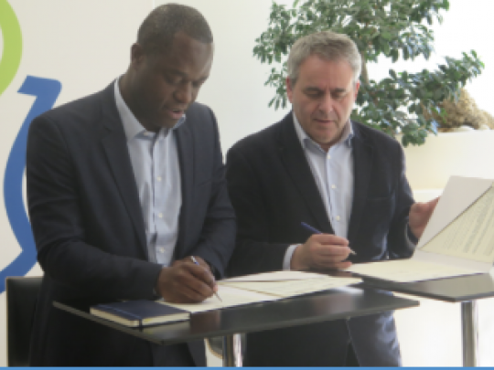Sylvain Makaya (ISIA) signe avec Xavier Bertrand