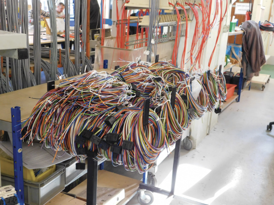 L'une des activités principales des Ateliers de l'Artois est le câblage électronique.
