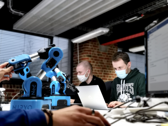 La spécialiste de la robotique collaborative Niryo veut accélérer son développement, notamment à l'international, avec ses robots faciles d'accès.
