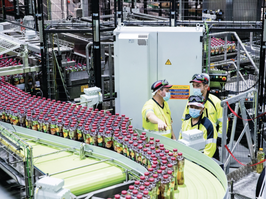 Ci-dessus, l'usine Coca-Cola de Socx, près de Dunkerque. Le groupe américain investit encore 30 M€ cette année.